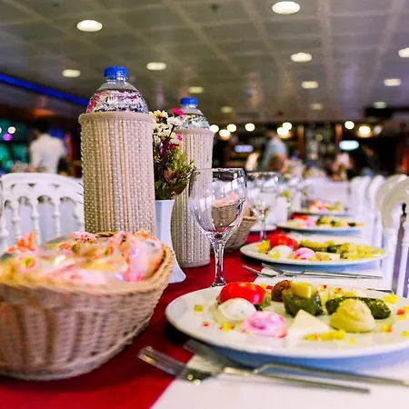 Turnatour Bosphorus Dinner Cruise Botel Istambul