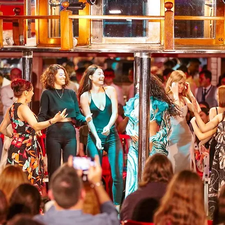 Hotel na wodzie Turnatour Bosphorus Dinner Cruise
