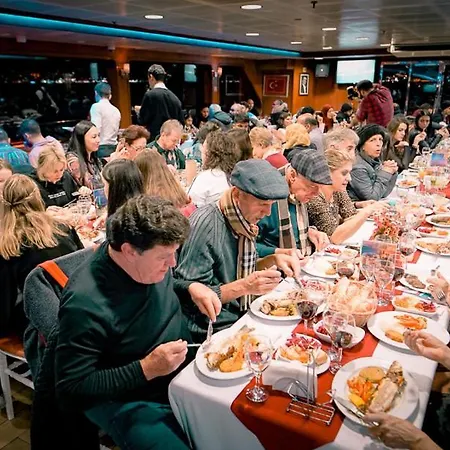 Turnatour Bosphorus Dinner Cruise Hotel na wodzie