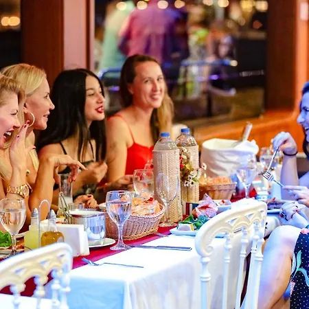 Turnatour Bosphorus Dinner Cruise Hotel na wodzie *